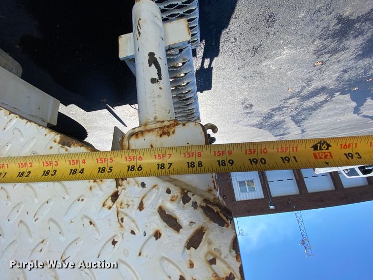 image for item EL9582 2008 International 7400  bucket truck