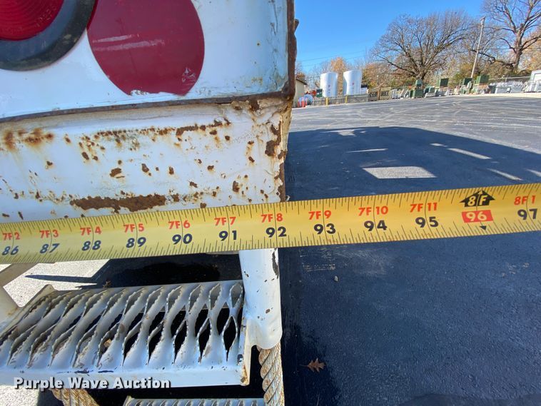 image for item EL9582 2008 International 7400  bucket truck