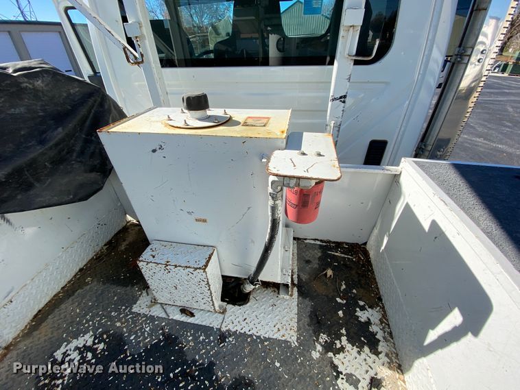 image for item EL9582 2008 International 7400  bucket truck