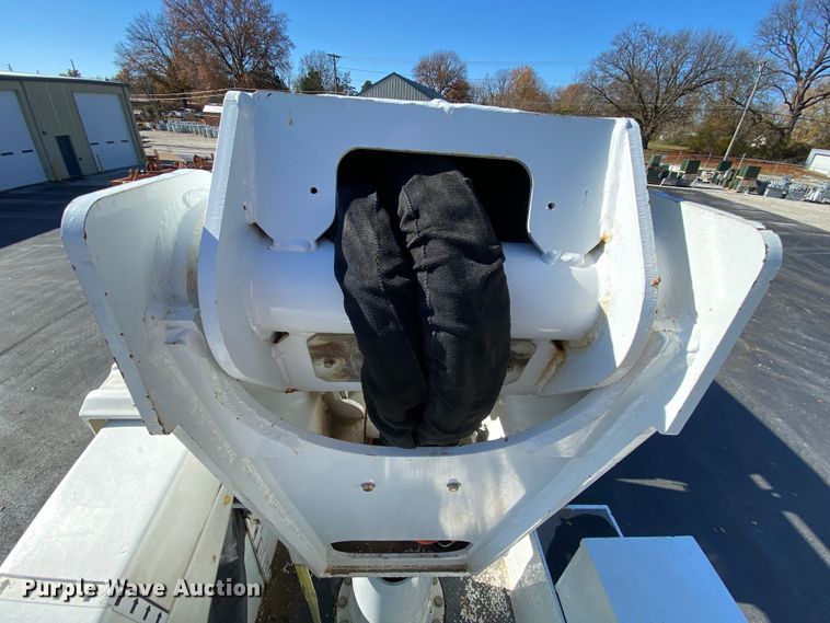 image for item EL9582 2008 International 7400  bucket truck