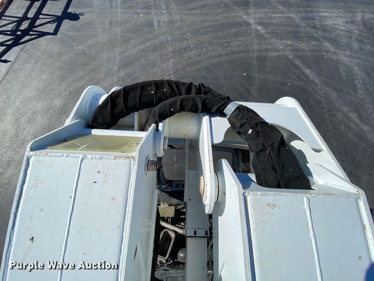 image for item EL9582 2008 International 7400  bucket truck