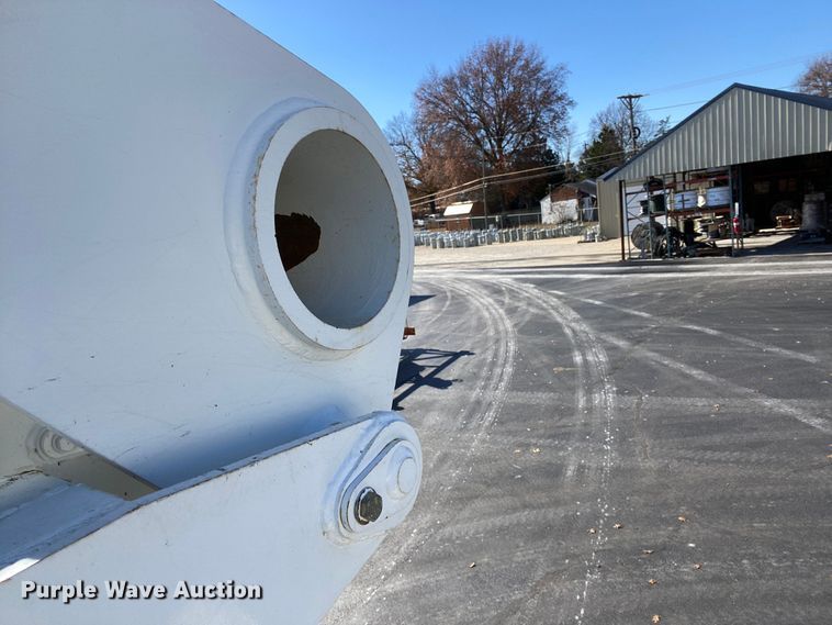 image for item EL9582 2008 International 7400  bucket truck