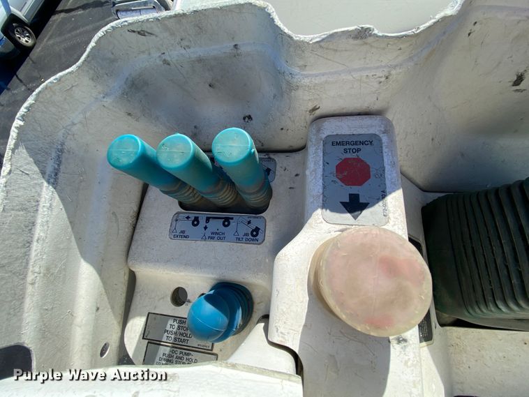 image for item EL9582 2008 International 7400  bucket truck