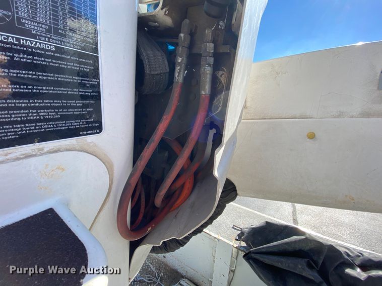 image for item EL9582 2008 International 7400  bucket truck