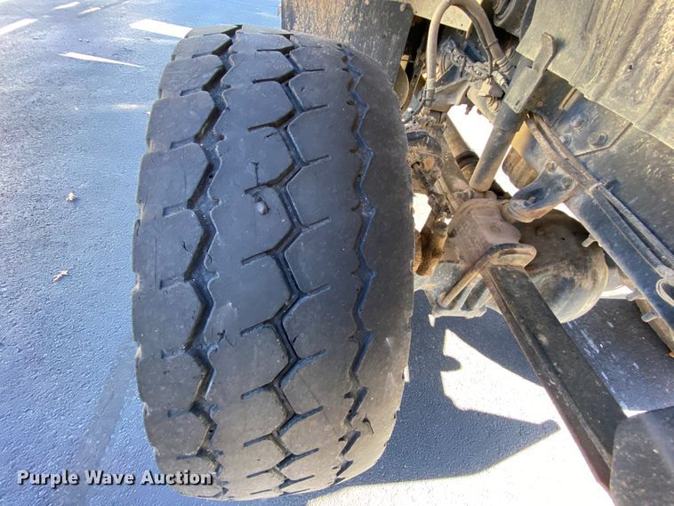 image for item EL9582 2008 International 7400  bucket truck