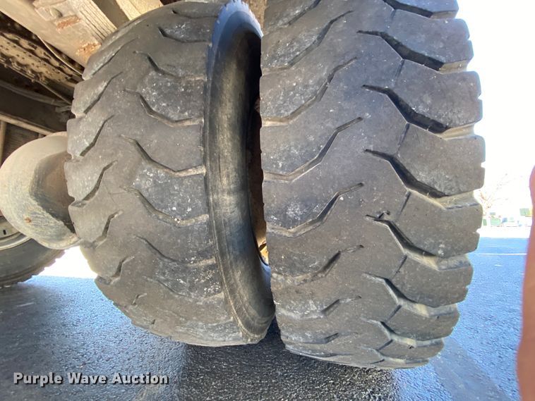 image for item EL9582 2008 International 7400  bucket truck