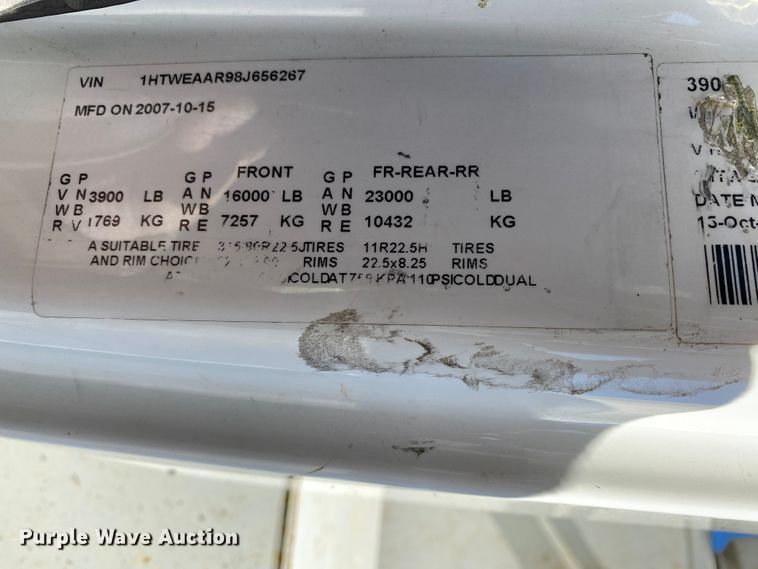 image for item EL9582 2008 International 7400  bucket truck