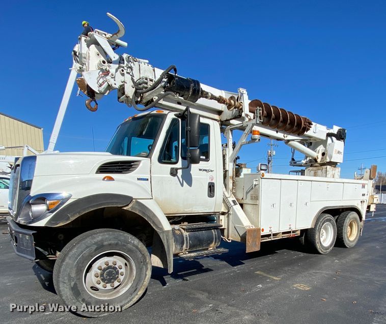 image for item EL9583 2008 International WorkStar 7400  digger derrick truck