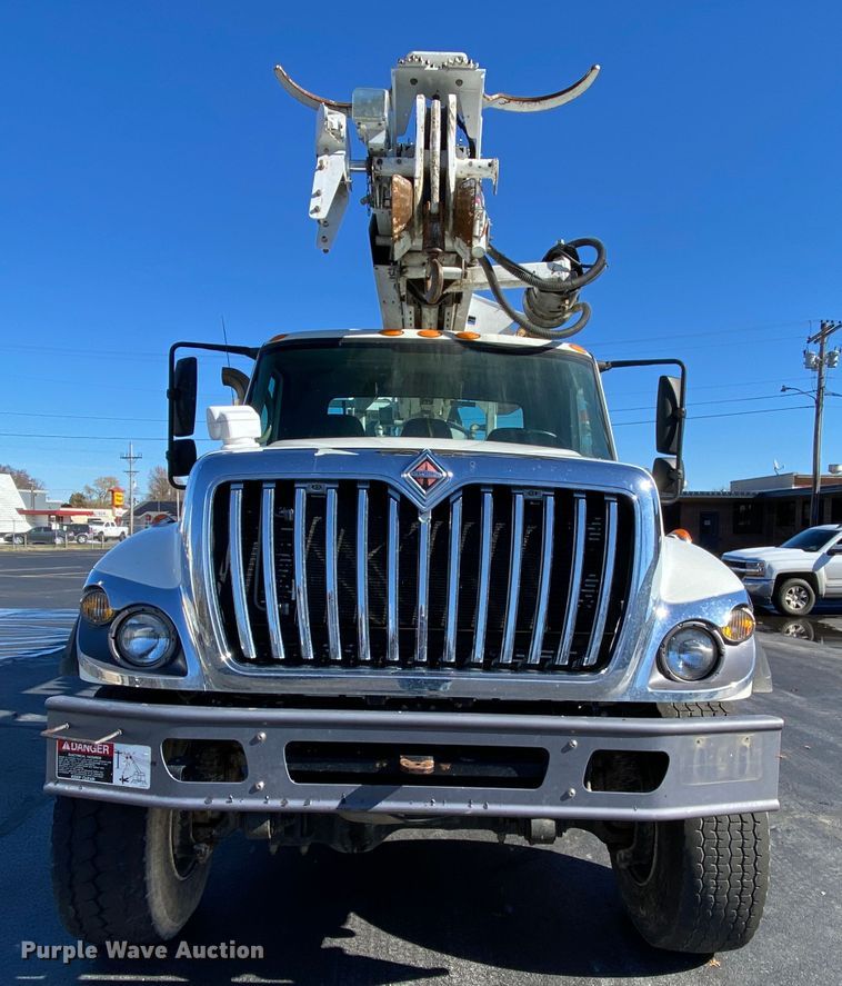 image for item EL9583 2008 International WorkStar 7400  digger derrick truck