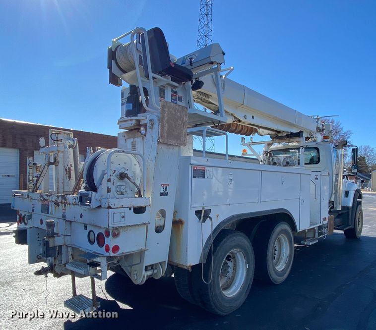 image for item EL9583 2008 International WorkStar 7400  digger derrick truck