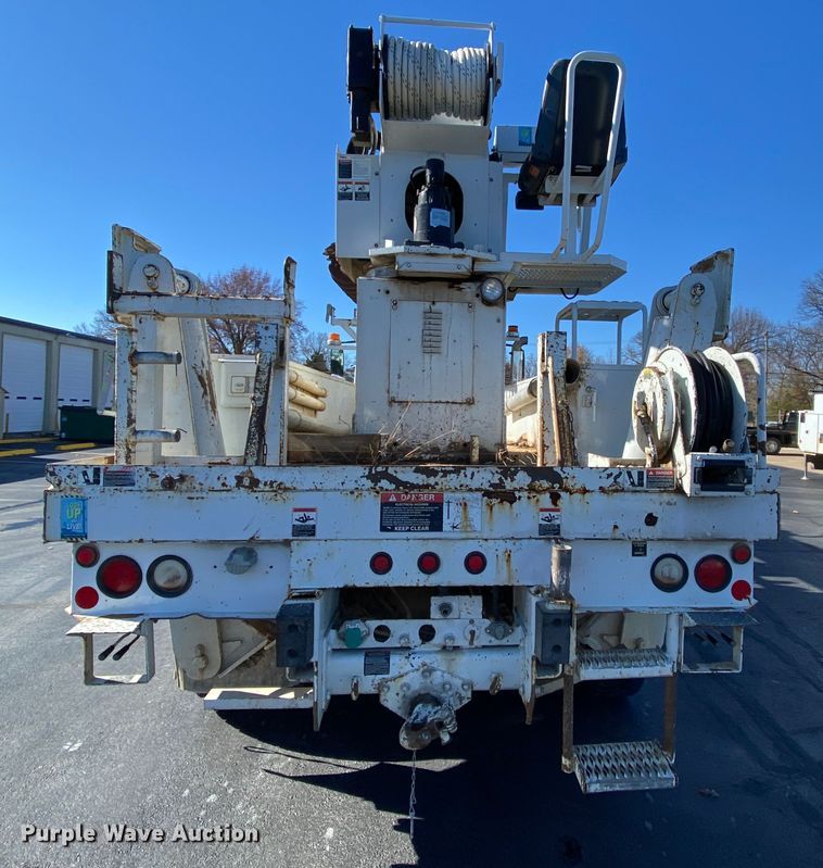 image for item EL9583 2008 International WorkStar 7400  digger derrick truck