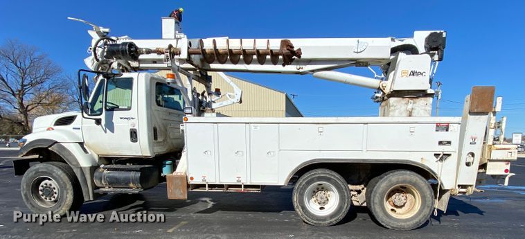 image for item EL9583 2008 International WorkStar 7400  digger derrick truck