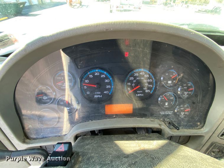 image for item EL9583 2008 International WorkStar 7400  digger derrick truck