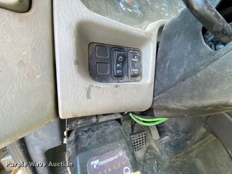 image for item EL9583 2008 International WorkStar 7400  digger derrick truck