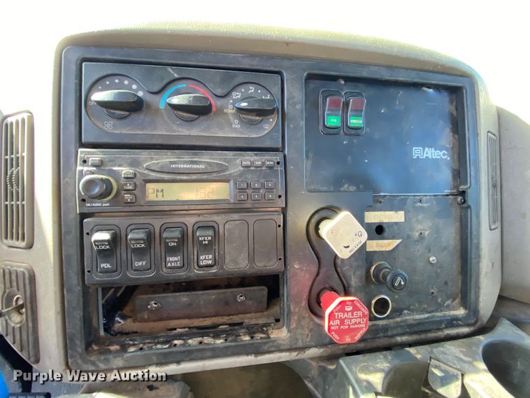 image for item EL9583 2008 International WorkStar 7400  digger derrick truck