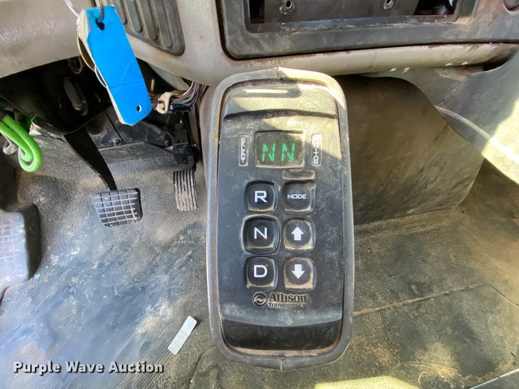 image for item EL9583 2008 International WorkStar 7400  digger derrick truck