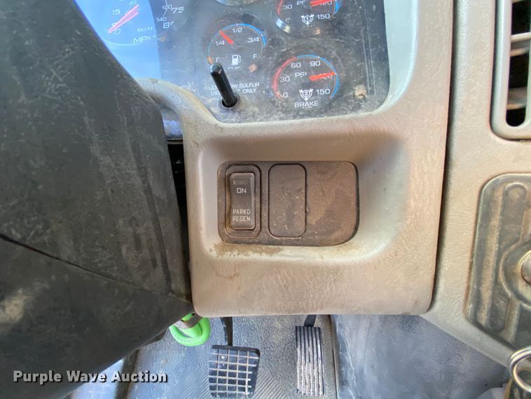 image for item EL9583 2008 International WorkStar 7400  digger derrick truck