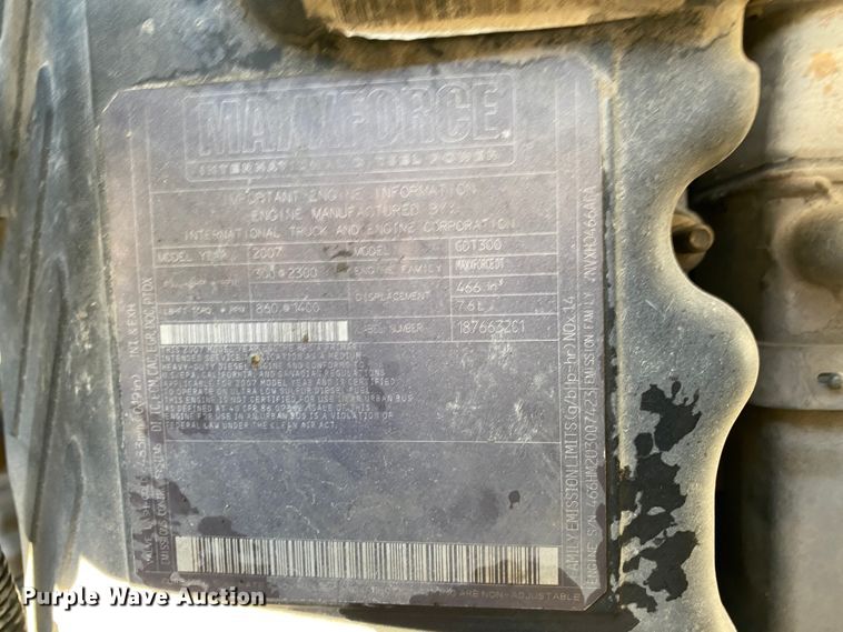 image for item EL9583 2008 International WorkStar 7400  digger derrick truck