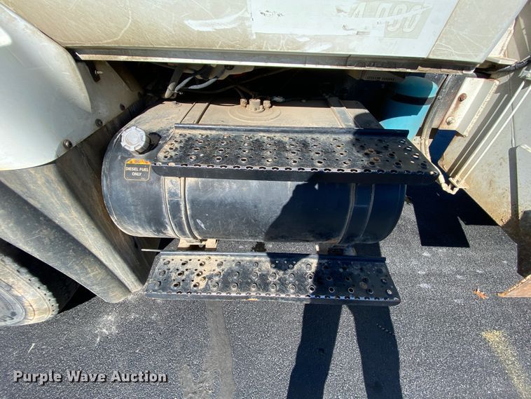 image for item EL9583 2008 International WorkStar 7400  digger derrick truck