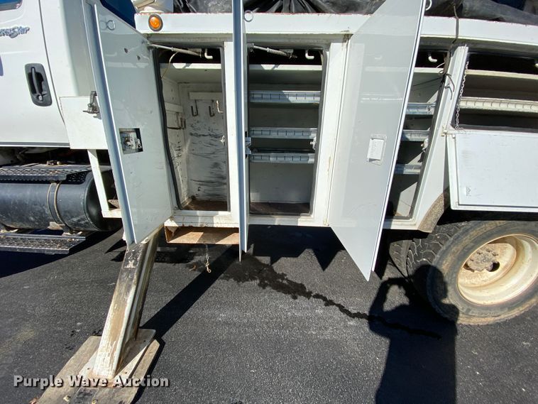 image for item EL9583 2008 International WorkStar 7400  digger derrick truck