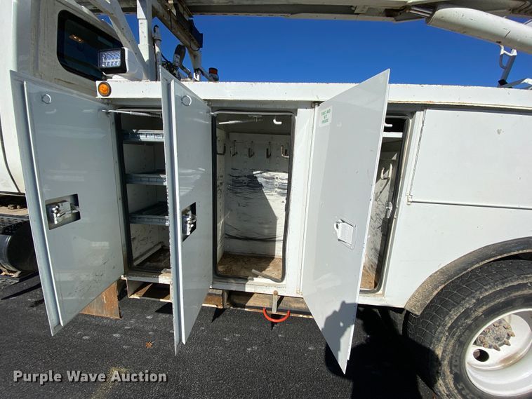 image for item EL9583 2008 International WorkStar 7400  digger derrick truck