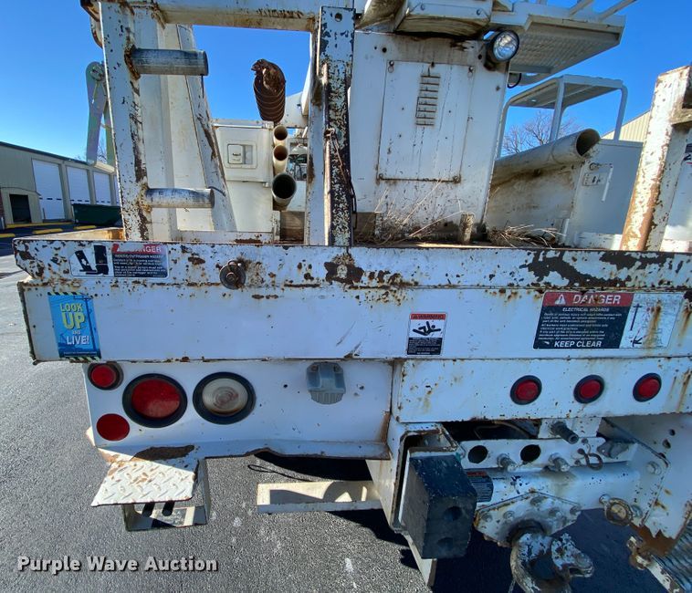 image for item EL9583 2008 International WorkStar 7400  digger derrick truck