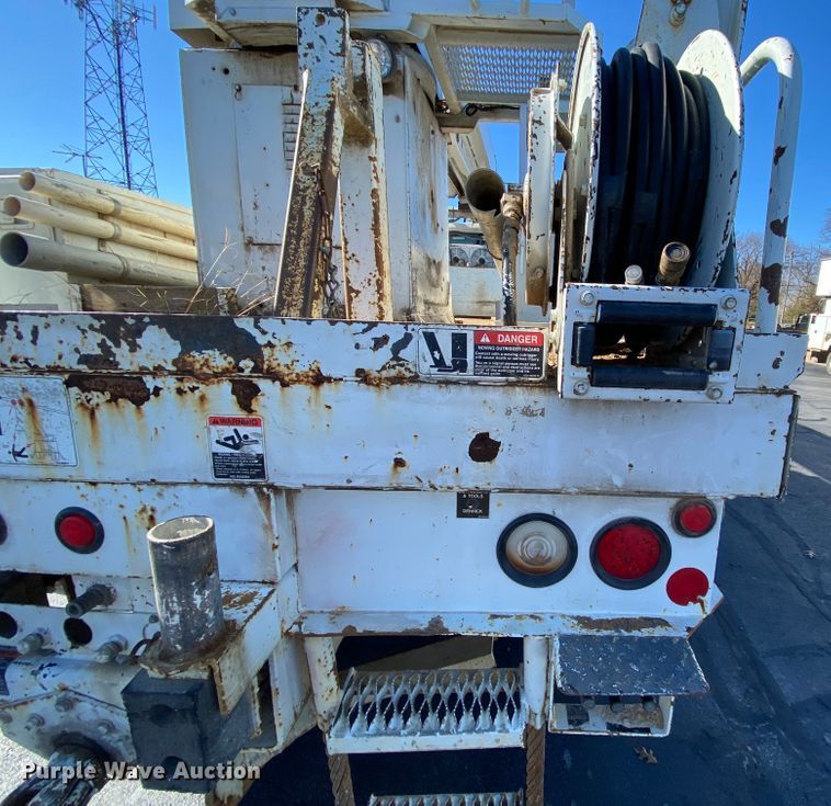 image for item EL9583 2008 International WorkStar 7400  digger derrick truck