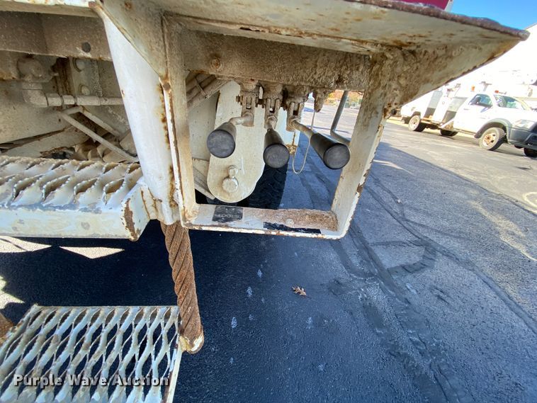 image for item EL9583 2008 International WorkStar 7400  digger derrick truck