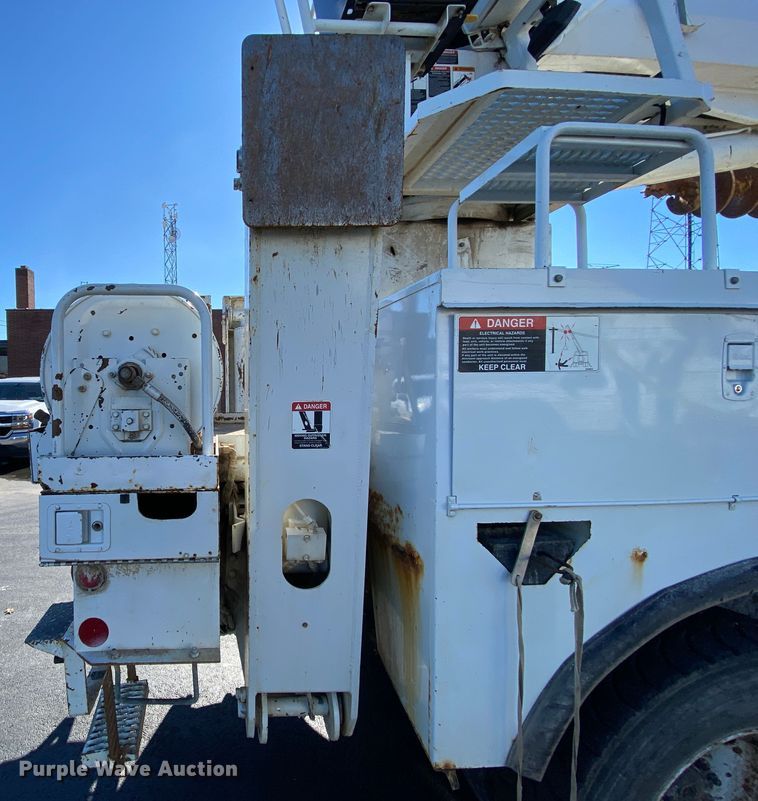 image for item EL9583 2008 International WorkStar 7400  digger derrick truck