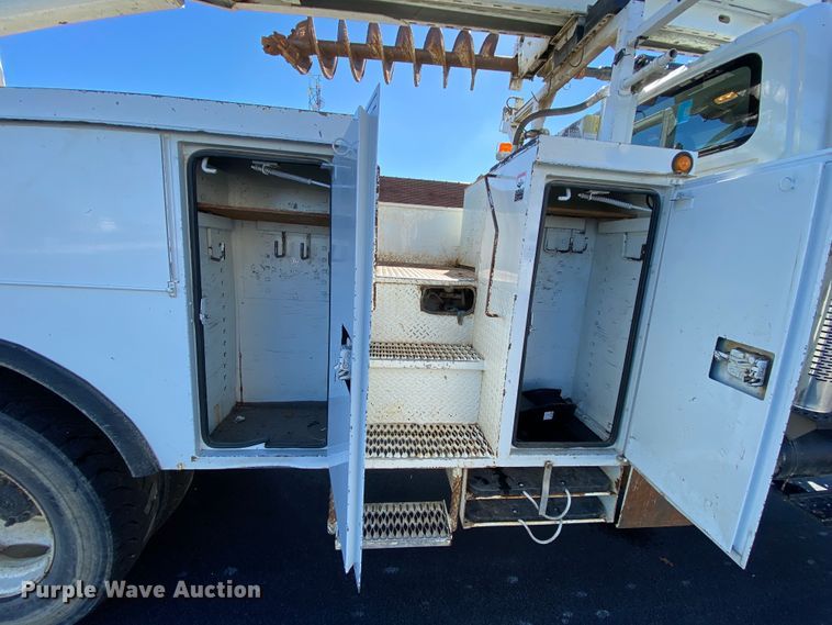 image for item EL9583 2008 International WorkStar 7400  digger derrick truck