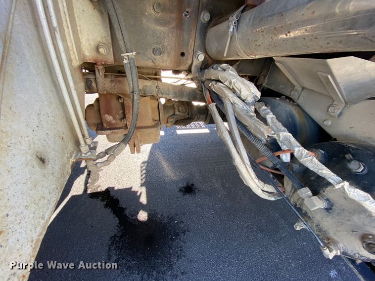 image for item EL9583 2008 International WorkStar 7400  digger derrick truck