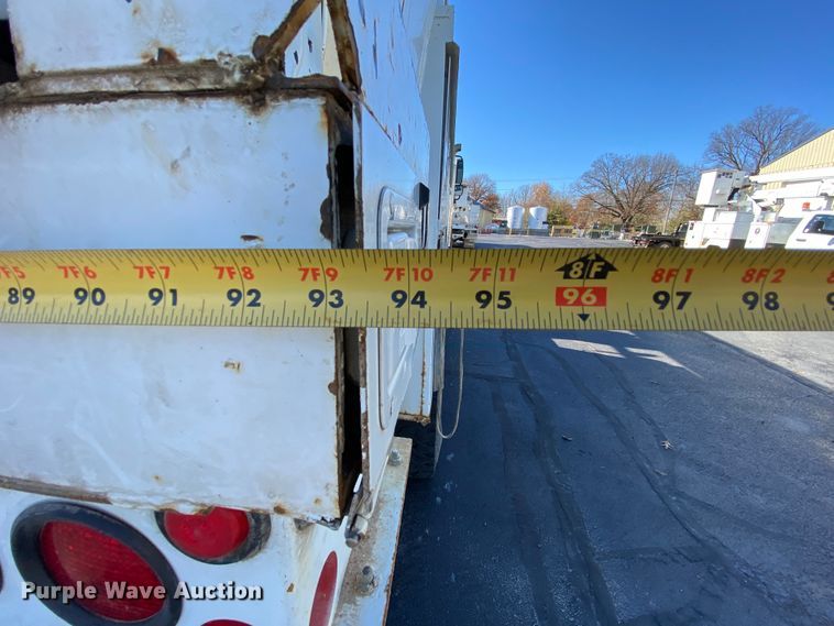 image for item EL9583 2008 International WorkStar 7400  digger derrick truck