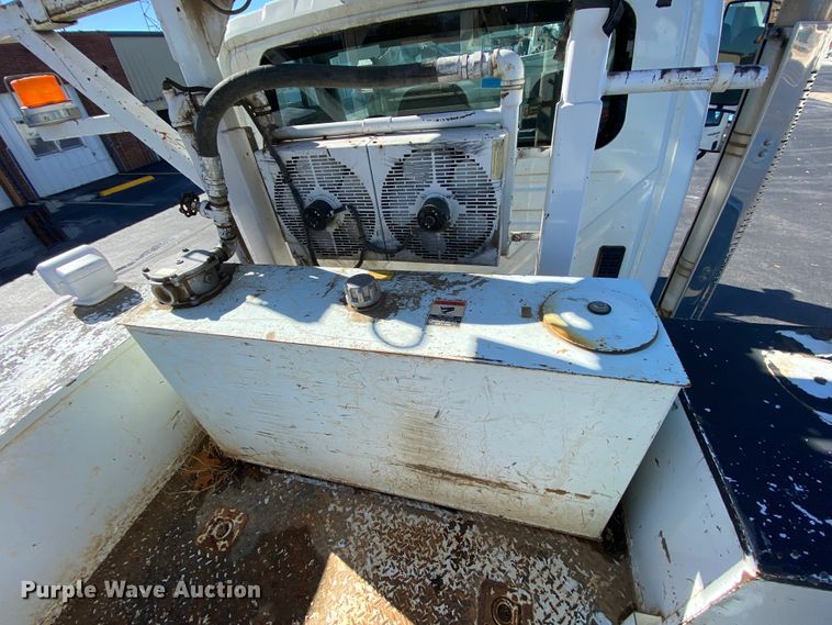 image for item EL9583 2008 International WorkStar 7400  digger derrick truck