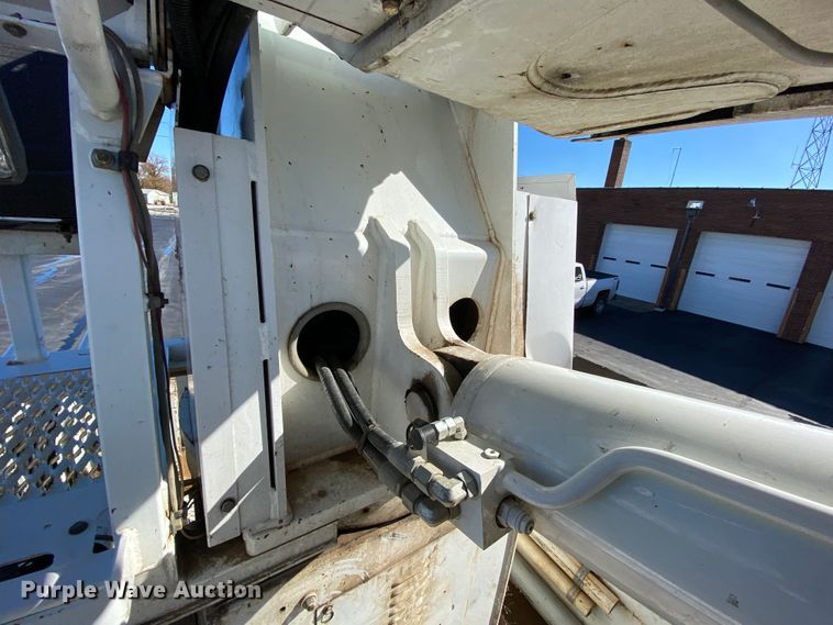 image for item EL9583 2008 International WorkStar 7400  digger derrick truck