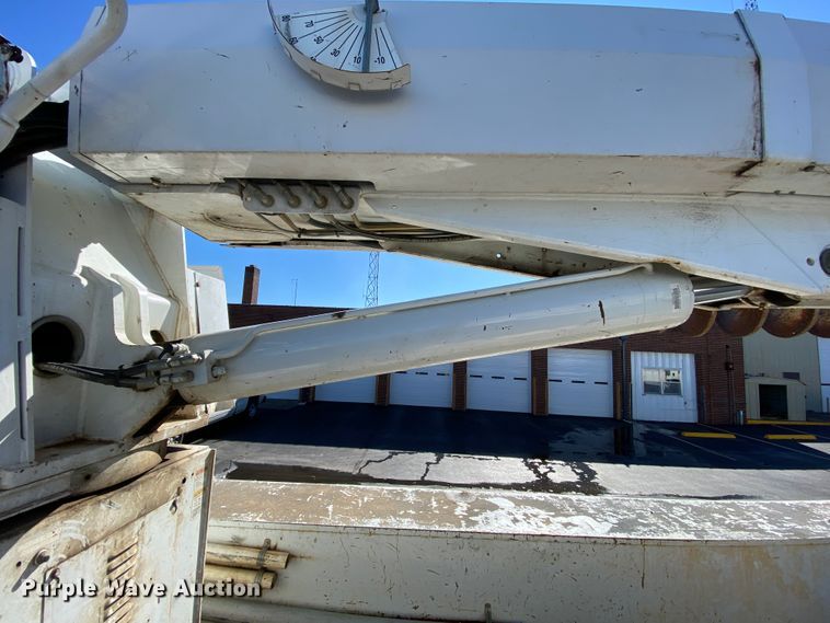 image for item EL9583 2008 International WorkStar 7400  digger derrick truck