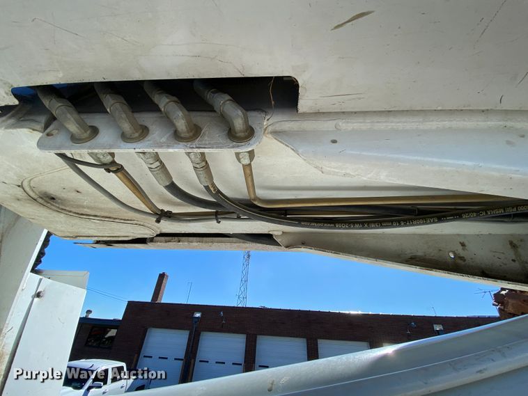 image for item EL9583 2008 International WorkStar 7400  digger derrick truck