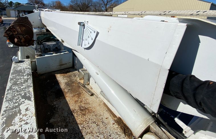 image for item EL9583 2008 International WorkStar 7400  digger derrick truck