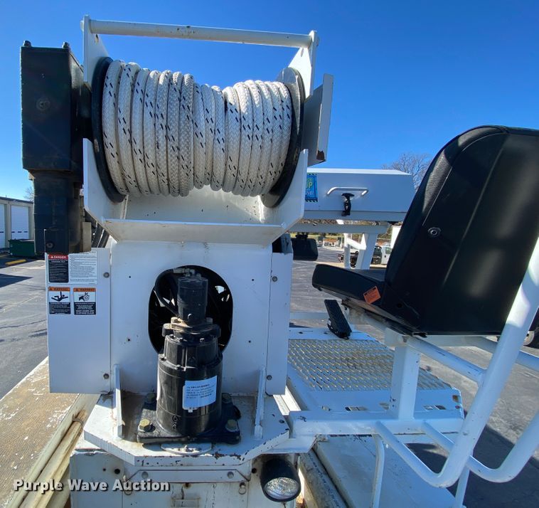 image for item EL9583 2008 International WorkStar 7400  digger derrick truck