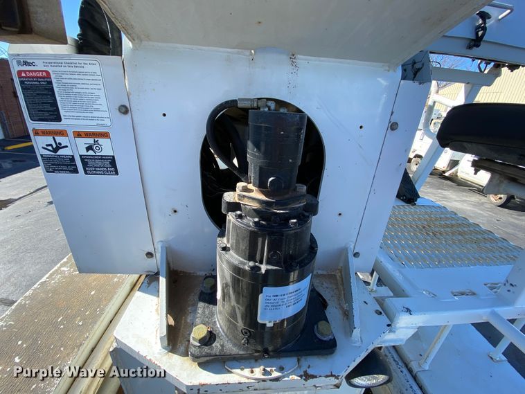 image for item EL9583 2008 International WorkStar 7400  digger derrick truck