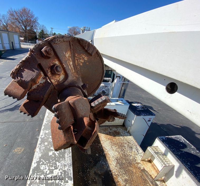 image for item EL9583 2008 International WorkStar 7400  digger derrick truck