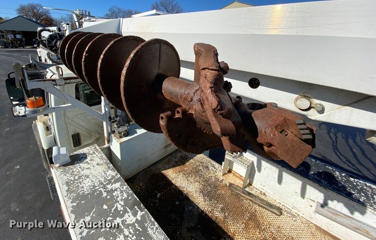 image for item EL9583 2008 International WorkStar 7400  digger derrick truck