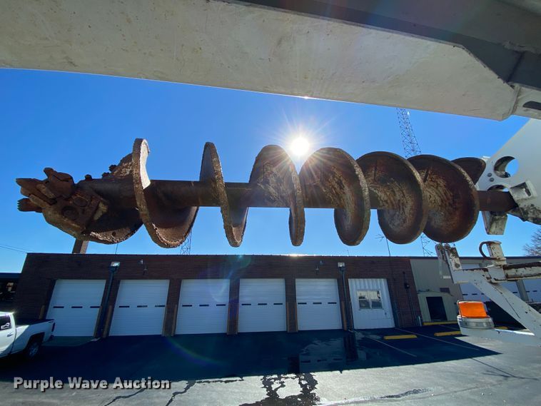 image for item EL9583 2008 International WorkStar 7400  digger derrick truck