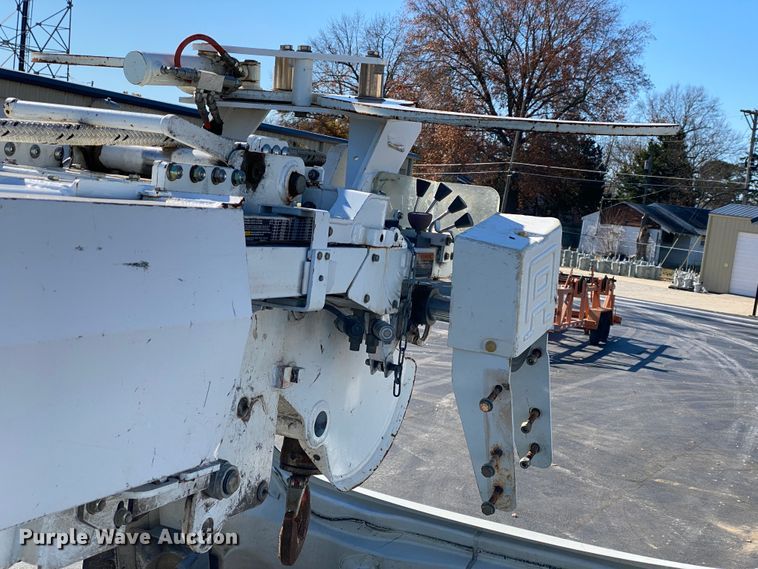 image for item EL9583 2008 International WorkStar 7400  digger derrick truck