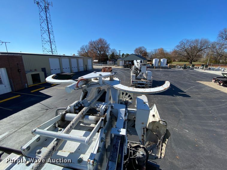 image for item EL9583 2008 International WorkStar 7400  digger derrick truck