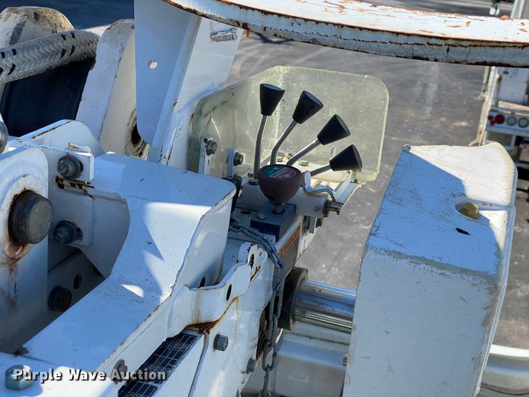 image for item EL9583 2008 International WorkStar 7400  digger derrick truck