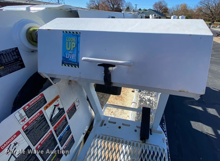 image for item EL9583 2008 International WorkStar 7400  digger derrick truck