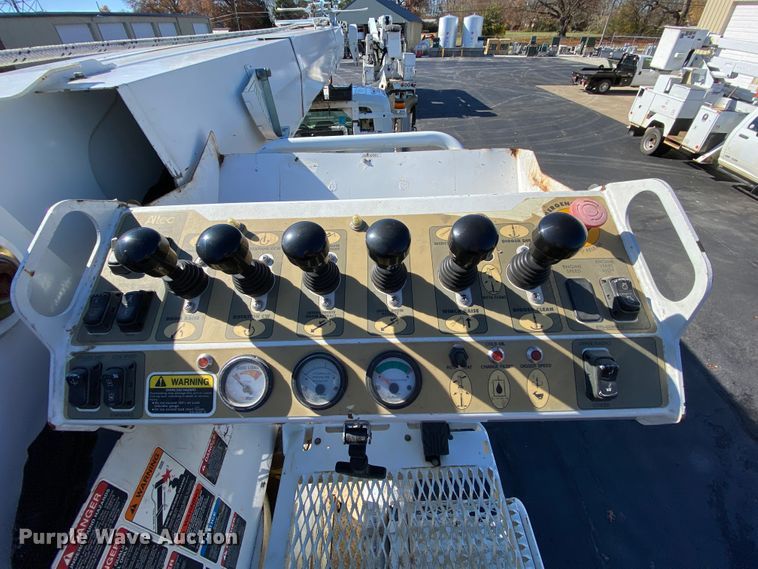 image for item EL9583 2008 International WorkStar 7400  digger derrick truck