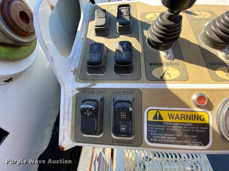 image for item EL9583 2008 International WorkStar 7400  digger derrick truck