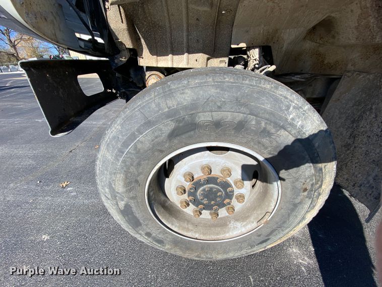 image for item EL9583 2008 International WorkStar 7400  digger derrick truck