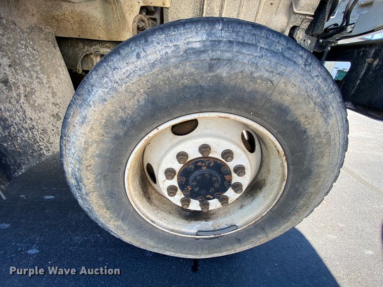 image for item EL9583 2008 International WorkStar 7400  digger derrick truck